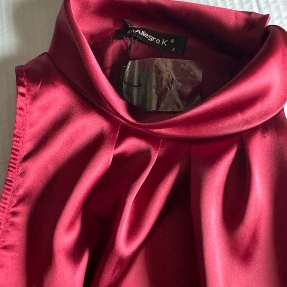 High neck satiny sleeveless blouse size small - Picture 4 of 5